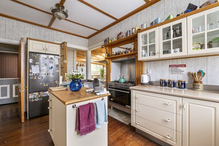 Photo of property in 18 Mills Street, Eltham, 4322