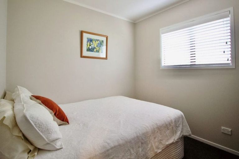 Photo of property in 2a Taipari Road, Te Atatu Peninsula, Auckland, 0610