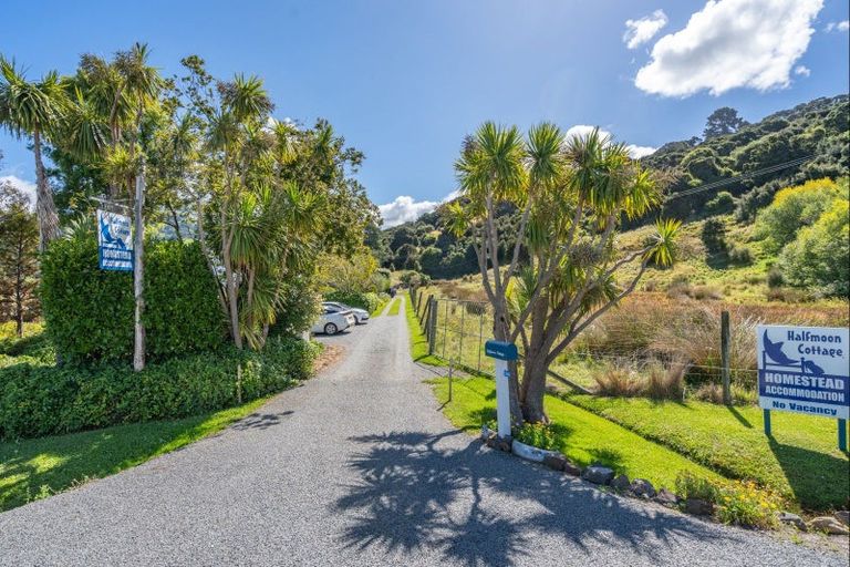 Photo of property in 5849 Christchurch Akaroa Road, Duvauchelle, Akaroa, 7582