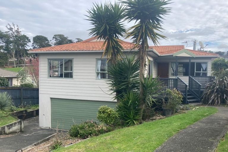 Photo of property in 15 Loughanure Place, Massey, Auckland, 0614