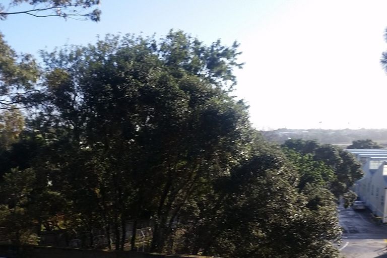 Photo of property in 8/16 Rutland Road, Stanley Point, Auckland, 0624