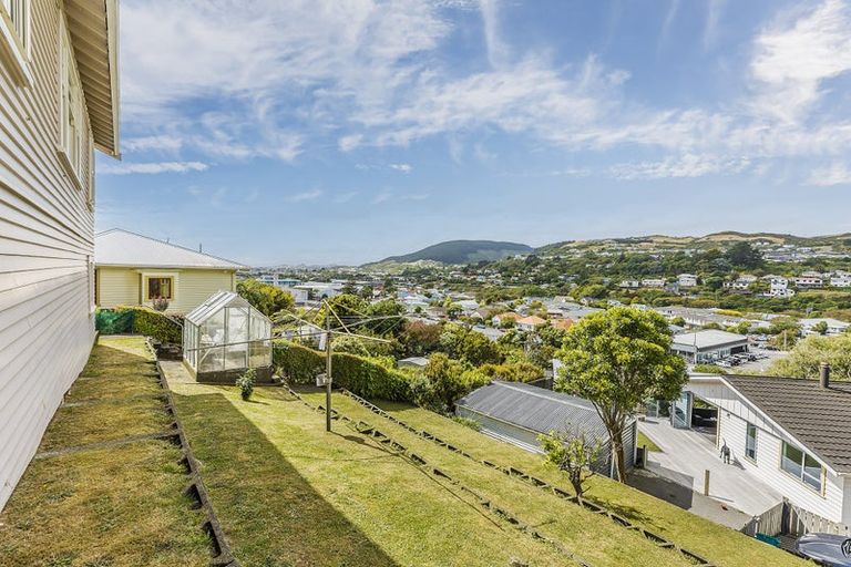 Photo of property in 4 Te Reinga View, Tawa, Wellington, 5028