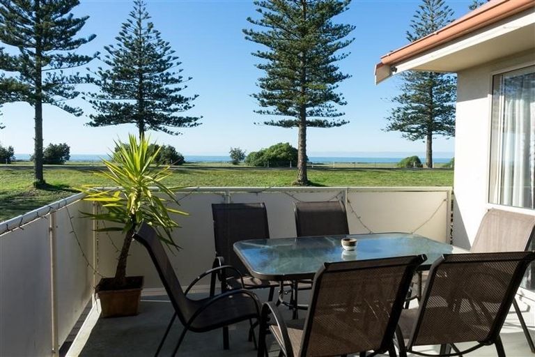 Photo of property in 100 Te Awa Avenue, Te Awa, Napier, 4110