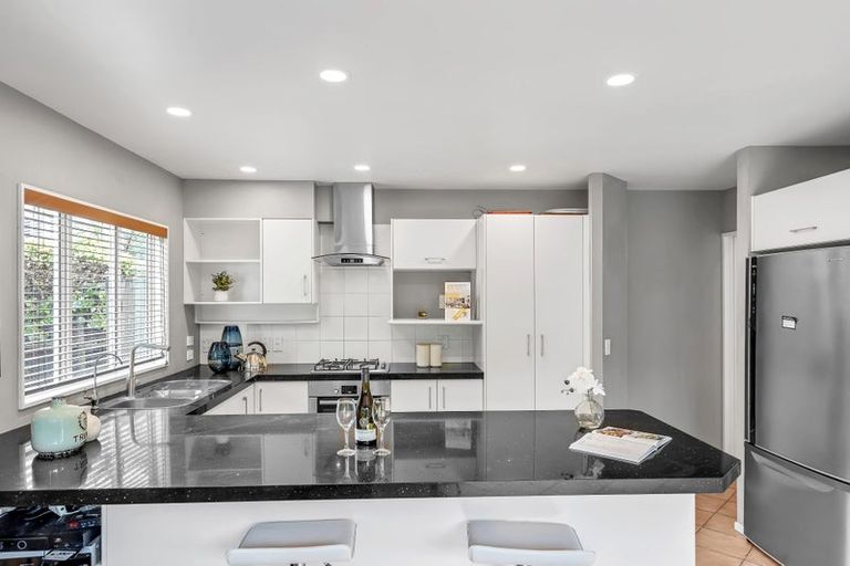 Photo of property in 2/19 Rodney Road, Northcote Point, Auckland, 0627