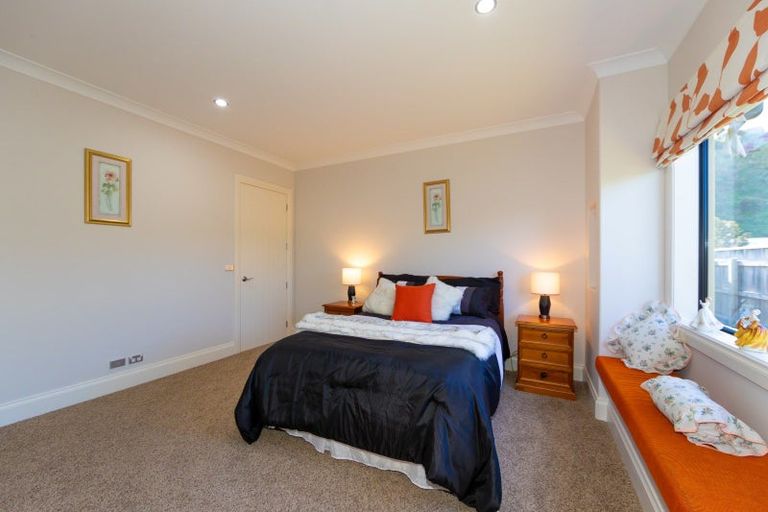 Photo of property in 12 Oak Place, Poraiti, Napier, 4112