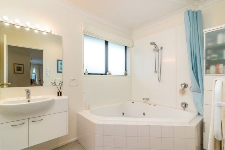 Photo of property in 5 Kotuku Crescent, Takanini, 2112