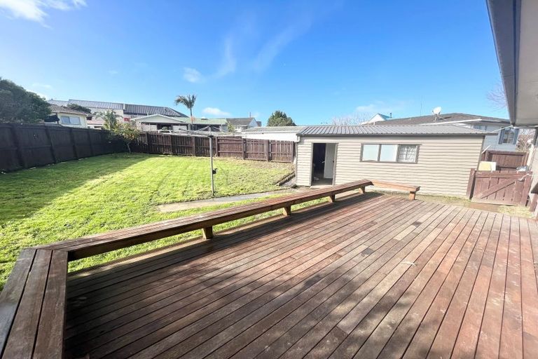 Photo of property in 1 Edgware Road, West Harbour, Auckland, 0618