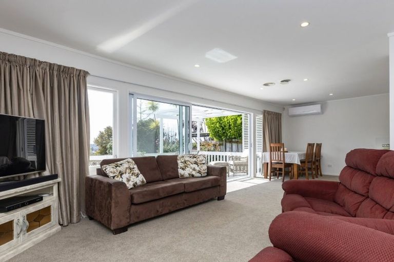 Photo of property in 8 Downsview Road, Pakuranga Heights, Auckland, 2010