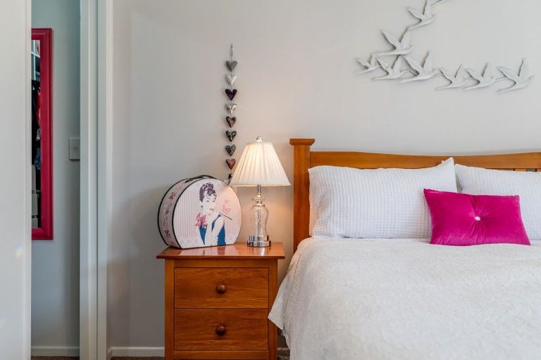 Photo of property in 2/281 Memorial Avenue, Burnside, Christchurch, 8053