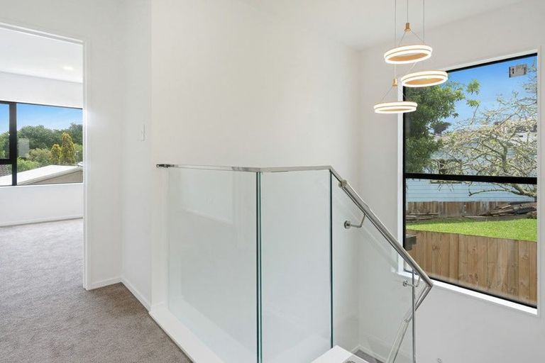 Photo of property in 43d Fitzherbert Avenue, West Harbour, Auckland, 0618