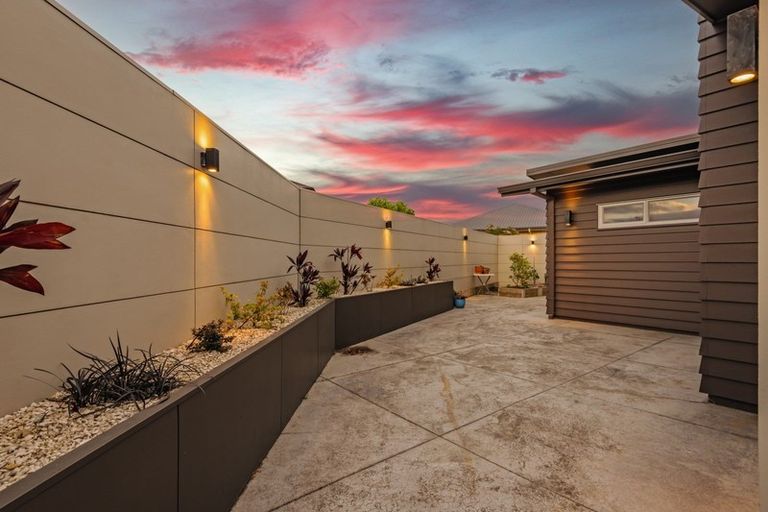 Photo of property in 22 Tennyson Avenue, Kelvin Grove, Palmerston North, 4414