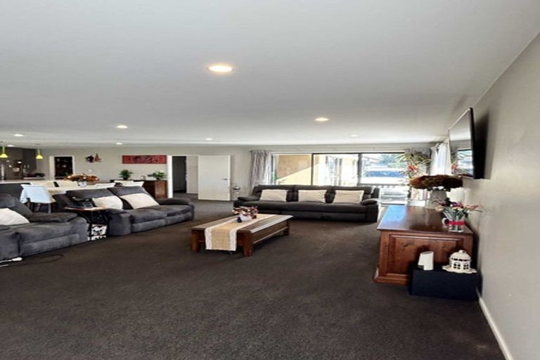 Photo of property in 194 Burwood Road, Burwood, Christchurch, 8083