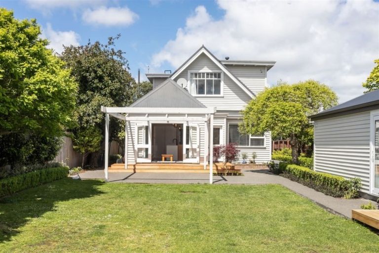 Photo of property in 16 Elmwood Road, Strowan, Christchurch, 8052