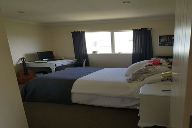 Photo of property in 16 Kauri Glen Road, Northcote, Auckland, 0627