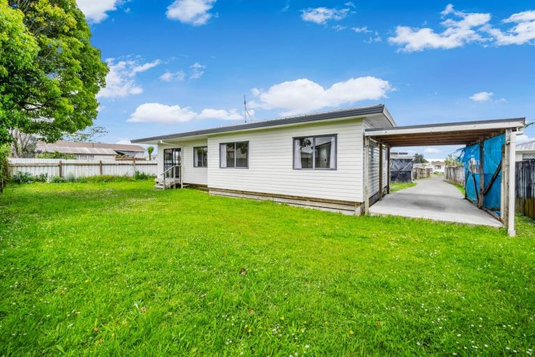 Photo of property in 2/5 Solveig Place, Randwick Park, Auckland, 2105