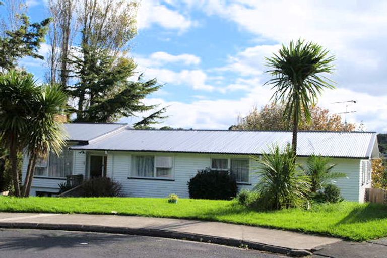 Photo of property in 1 Salas Place, Howick, Auckland, 2010