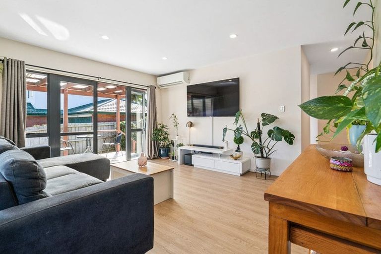 Photo of property in 72l Seabrook Avenue, New Lynn, Auckland, 0600