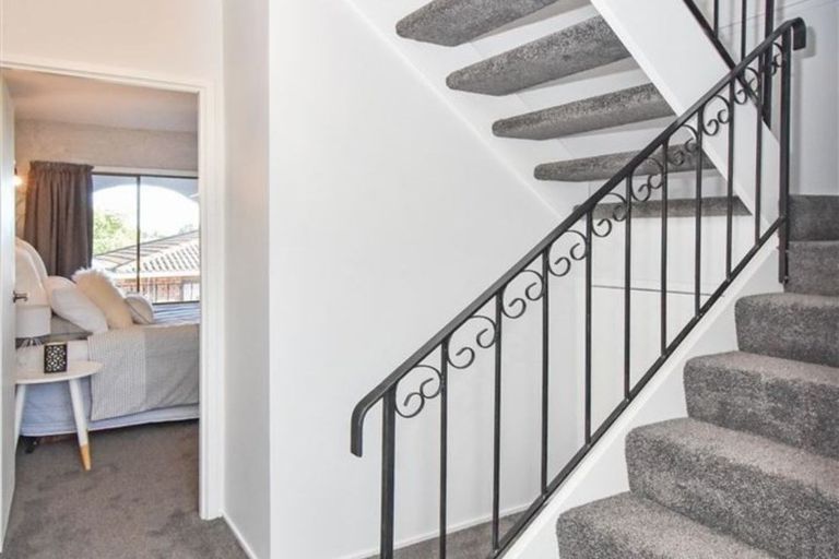 Photo of property in 2/8 Wood Street, Papakura, 2110