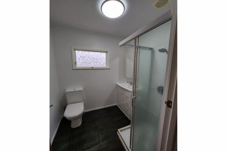 Photo of property in 2/28 Windy Ridge Road, Glenfield, Auckland, 0629