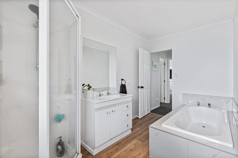 Photo of property in 6 Lothian Brae, Wattle Downs, Auckland, 2103