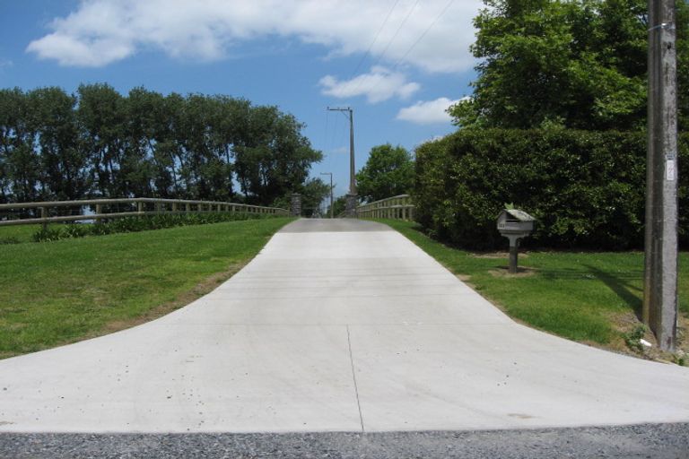 Photo of property in 108 Riverland Road, Kumeu, 0892