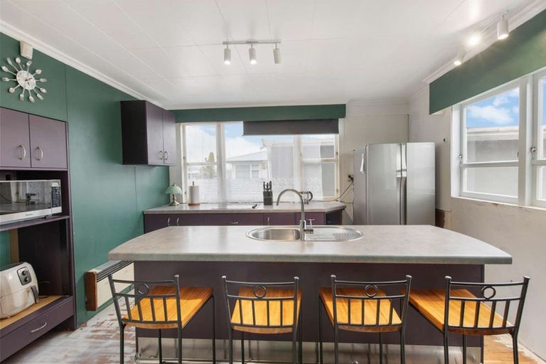 Photo of property in 256 Tremaine Avenue, Highbury, Palmerston North, 4412