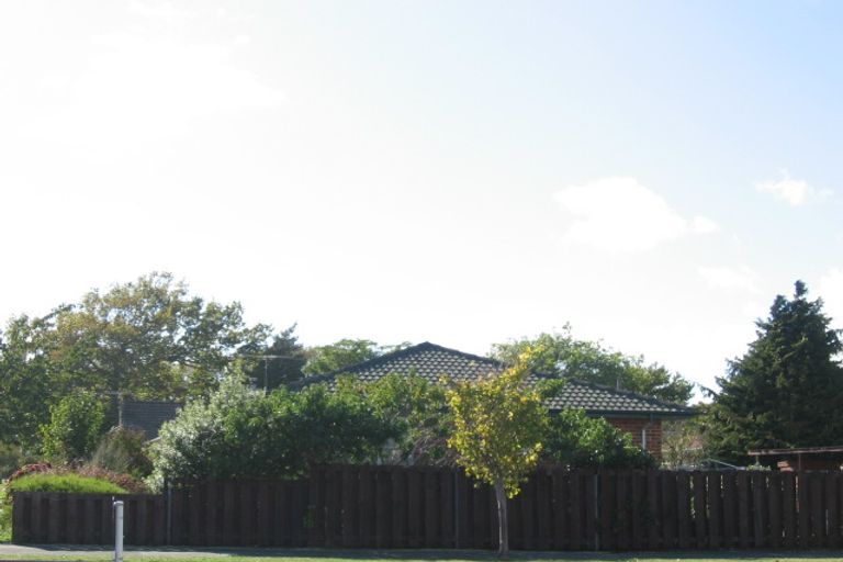 Photo of property in 2/9 Sutherland Avenue, Silverstream, Upper Hutt, 5019