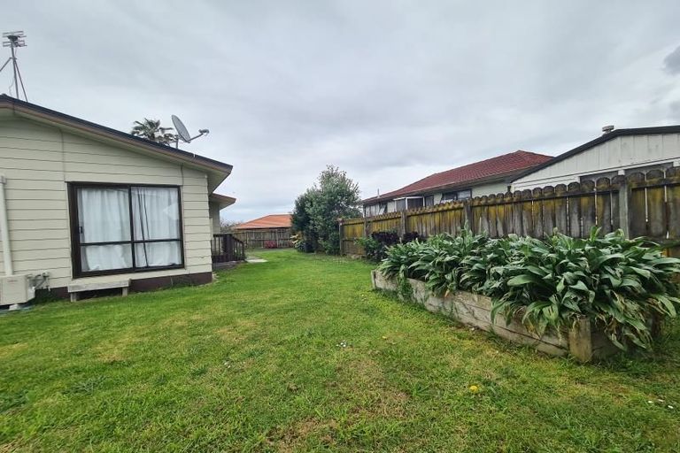 Photo of property in 1/22 Etherton Drive, Weymouth, Auckland, 2103