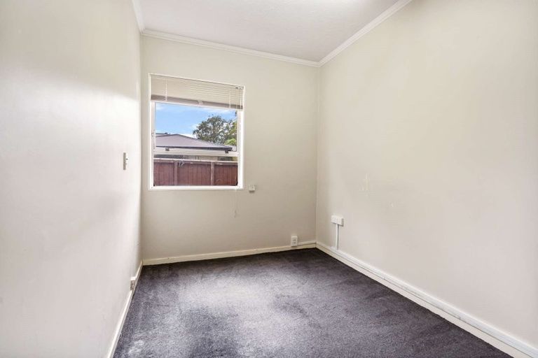 Photo of property in 222 Memorial Avenue, Burnside, Christchurch, 8053