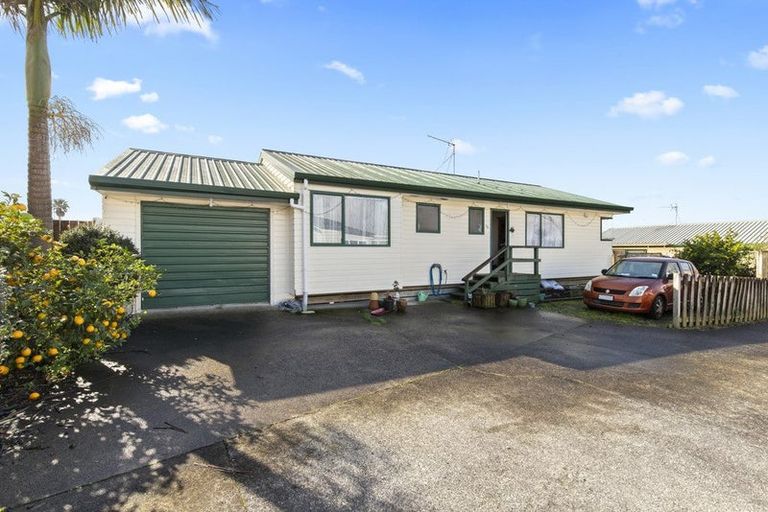 Photo of property in 2b Village Place, Tuakau, 2121