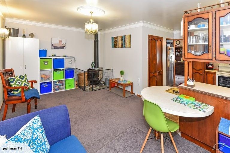 Photo of property in 1 Kingsclere Place, Goodwood Heights, Auckland, 2105