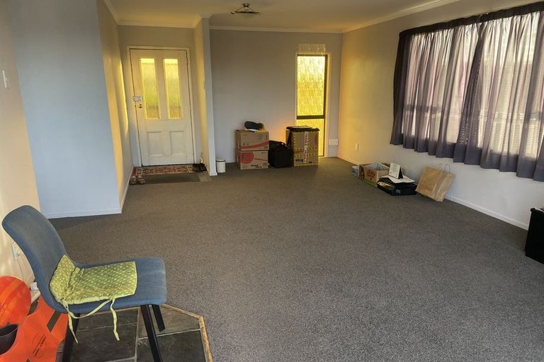 Photo of property in 136 Luckens Road, West Harbour, Auckland, 0618