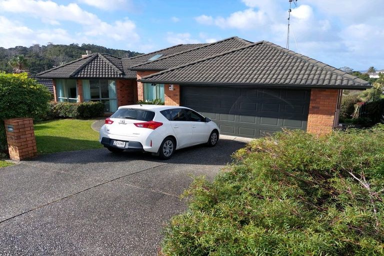 Photo of property in 54 Roberta Crescent, Orewa, 0931