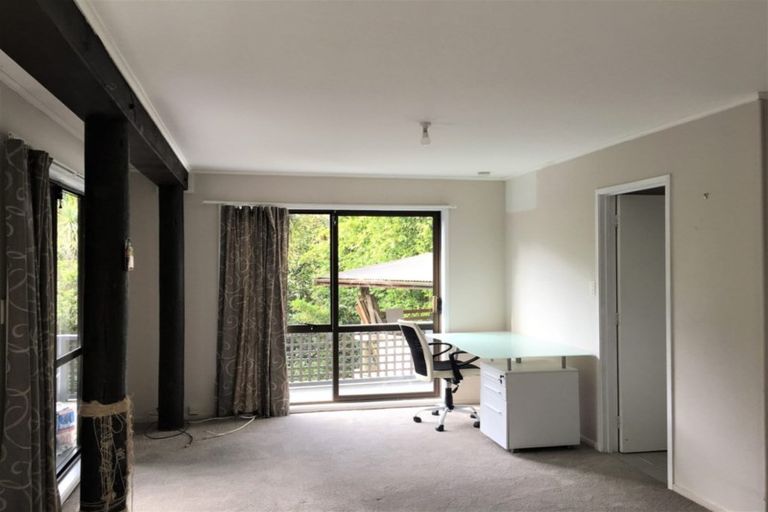 Photo of property in 43 Deverell Place, Northcross, Auckland, 0632