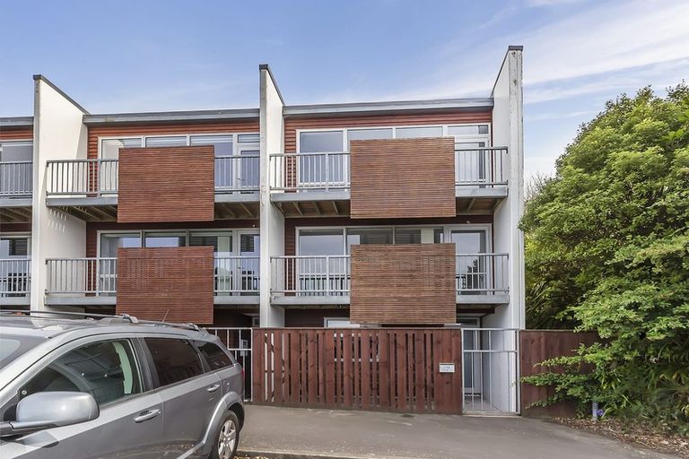 Photo of property in 1/142 Onslow Road, Khandallah, Wellington, 6035