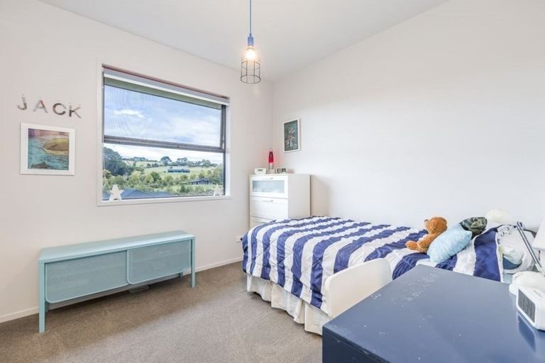 Photo of property in 11 Laly Haddon Place, Matakana, Warkworth, 0985