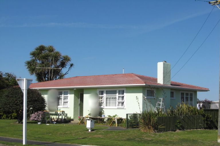 Photo of property in 15 Egmont Street, Castlecliff, Whanganui, 4501