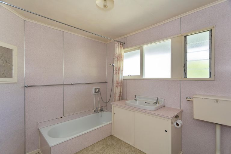 Photo of property in 24 Avon Street, South Hill, Oamaru, 9400