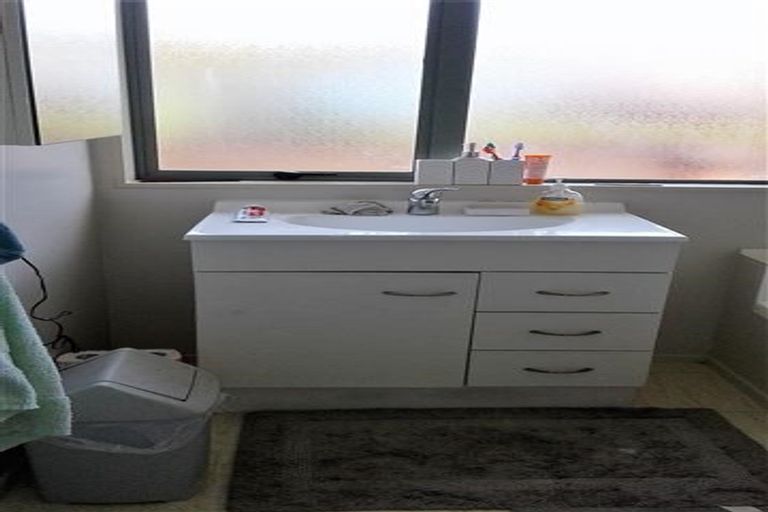 Photo of property in 8 Josie Lane, Manurewa, Auckland, 2102