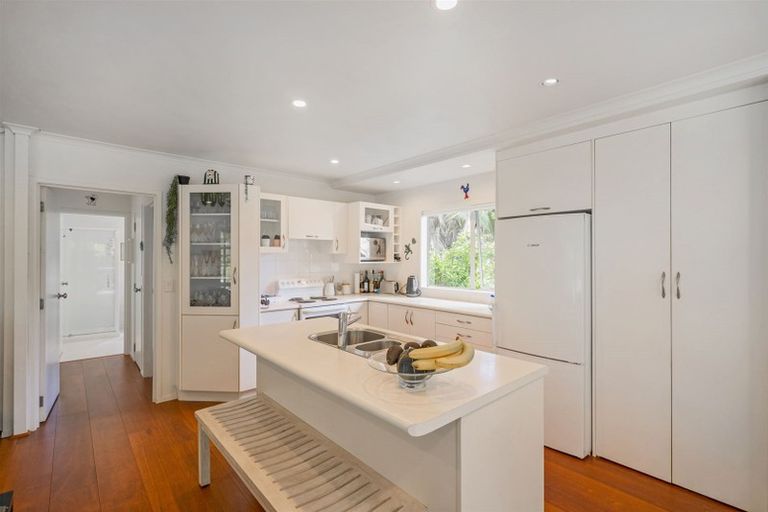 Photo of property in 68 Tarapatiki Drive, Whitianga, 3510