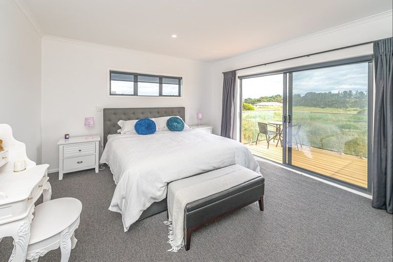 Photo of property in 34 Golf Vue Place, Castlecliff, Whanganui, 4501