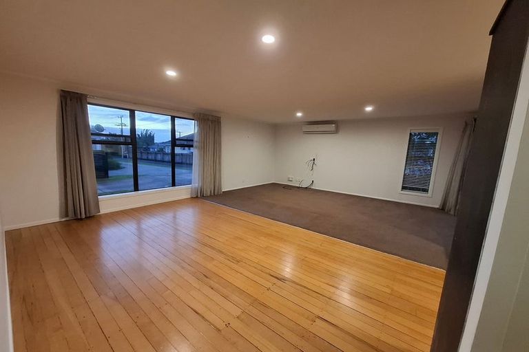Photo of property in 22a Kirrie Avenue, Te Atatu South, Auckland, 0610