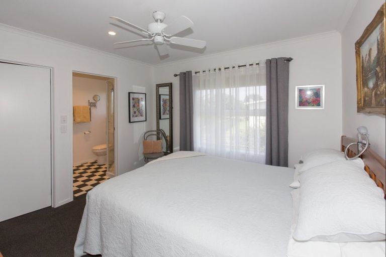 Photo of property in 3 Tua Tua Place, Baylys Beach, Dargaville, 0377