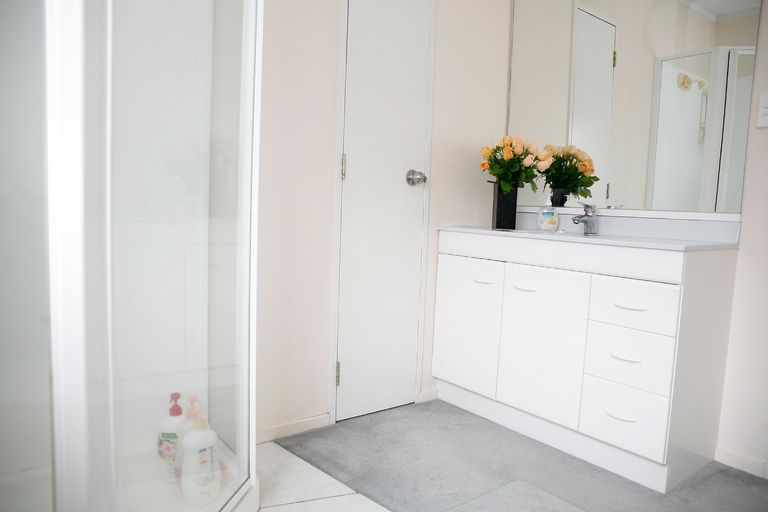 Photo of property in 1/45 Clevedon Road, Papakura, 2110