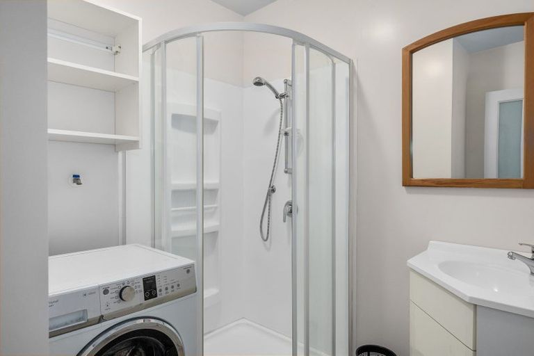 Photo of property in 31 Ocean View Road, Milford, Auckland, 0620