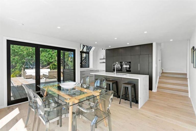 Photo of property in 19 Osmond Lane, Mount Pleasant, Christchurch, 8081