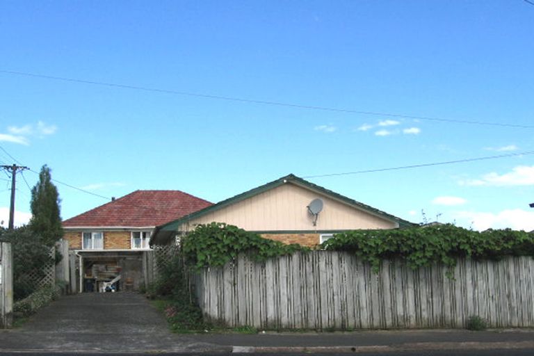 Photo of property in 1/32 Howard Road, Northcote, Auckland, 0627