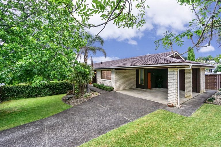 Photo of property in 90 Glencoe Road, Browns Bay, Auckland, 0630