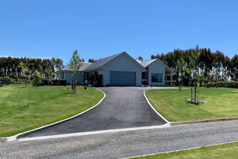 Photo of property in 20 Loveston Lane, Kelvin Grove, Palmerston North, 4470