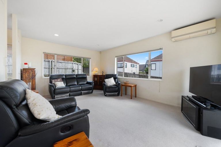 Photo of property in 2/138 Whitford Road, Somerville, Auckland, 2014